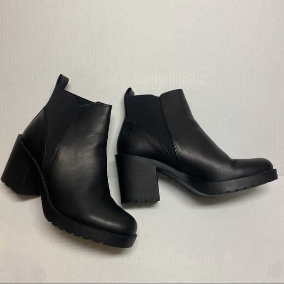 Black Pull-On Booties with Chunky Heel and Lug Soles - Women’s EUR 40/ US 9 - Picture 3 of 8